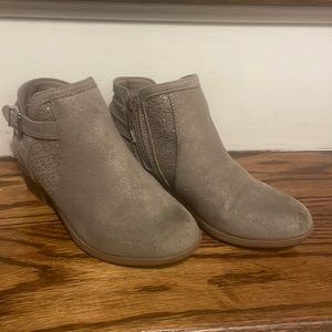 Girls Booties size 2 mint